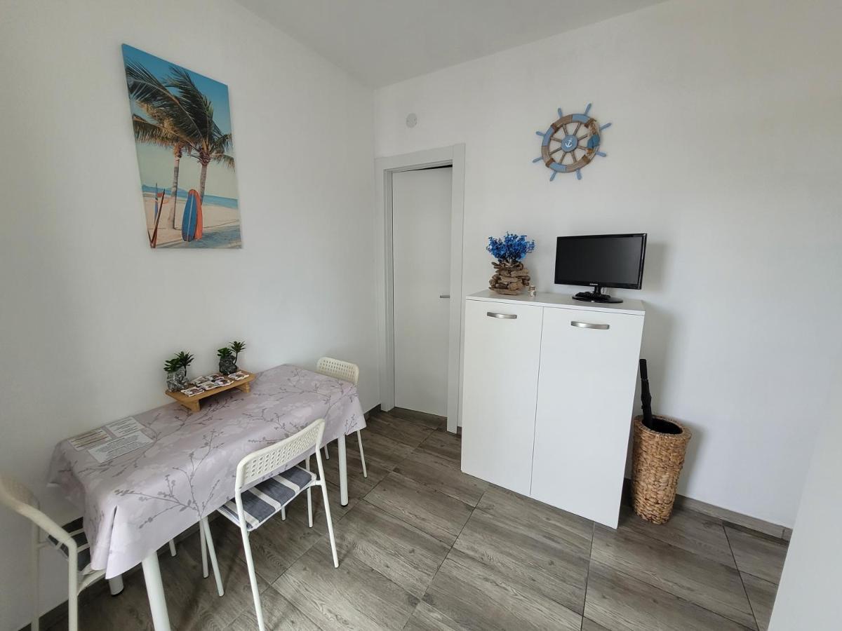 Arnica Apartment 利尼亚诺萨比亚多罗 外观 照片